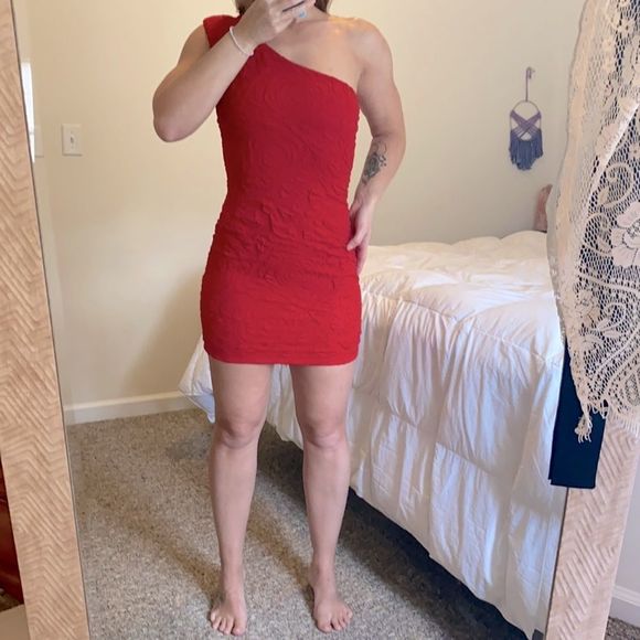 Forever 21 Dresses & Skirts - Rose pattered one shoulder bodycon dress